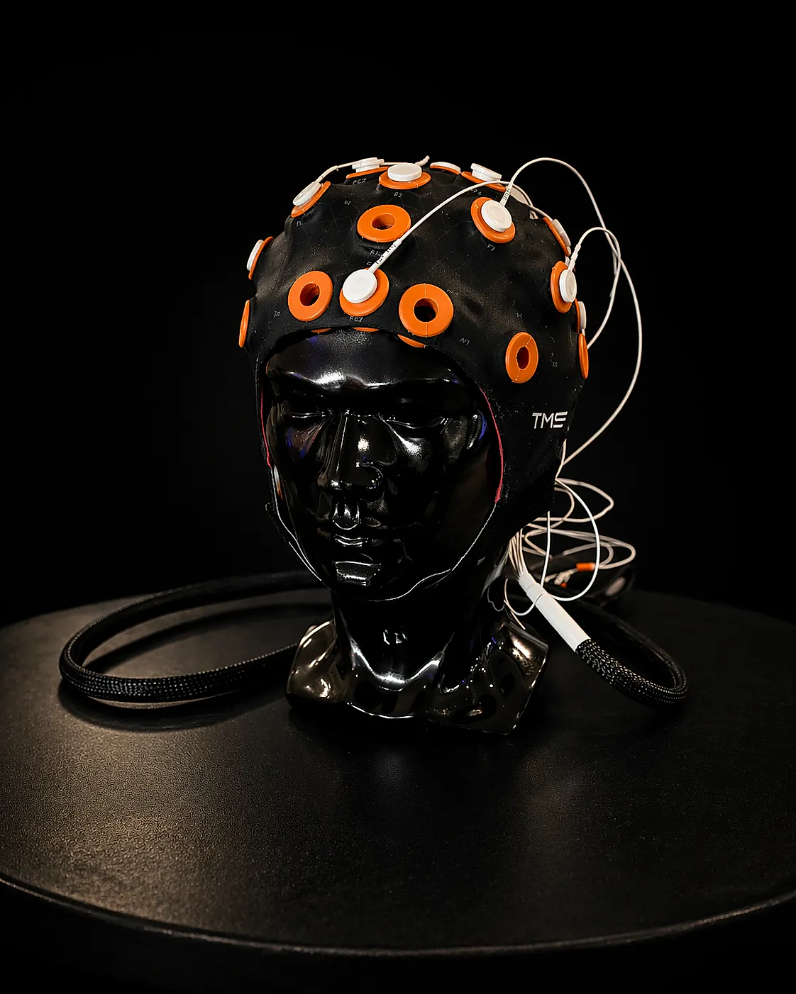 AIMI EEG headset used for motor imagery research
